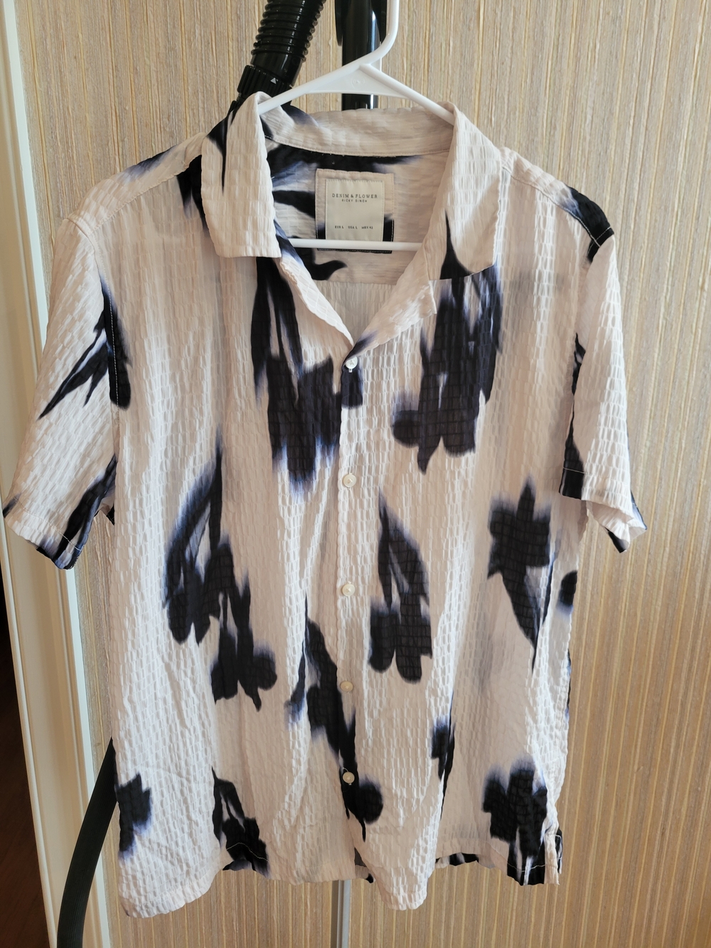 Denim & Flower Cream Short-Sleeve Button-Down with Black Brush print Large
